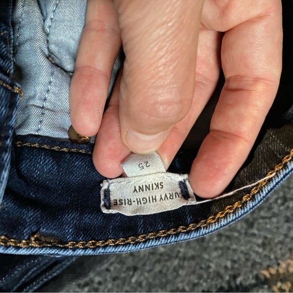 SOLD: Madewell Curvy High-Rise Skinny Jeans in Hayes Wash - Picture 6 of 7